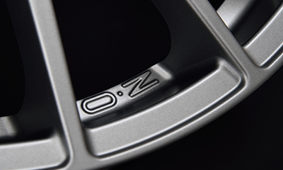 OZ × maniacs Superturismo-LM025 (18インチ/7.5J) ホイール
