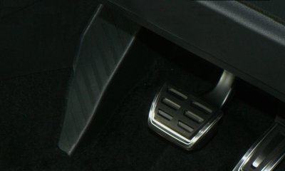 Golf7用ノーマルフットレスト（純正部品） フットレスト マニアックス