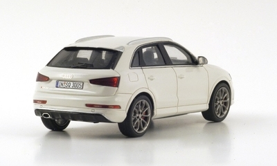 Spark 1/43 Audi RSQ3 2015 -White- Audi ミニチュアカー マニアックス