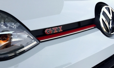 maniacs GTI COLOR ステッカー(up! GTI フロントエンブレム専用 maniacs GTI COLOR ステッカー(up! GTI フロントエンブレム専用