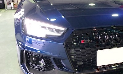 Audi純正RS4グロスブラックフロントエンブレム Audiエンブレム