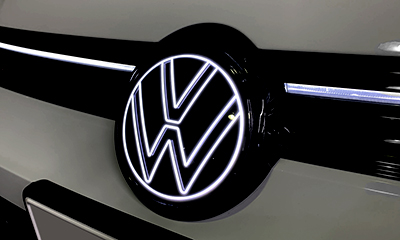 VW Golf8.5 R Black Edition Front VW EMBLEM VW AUDIエンブレム