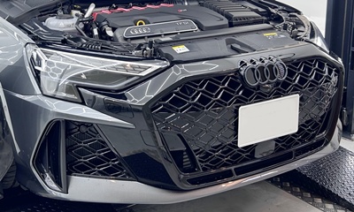 Audi純正RS3(8Y)後期型ブラックフロントエンブレム Audiエンブレム